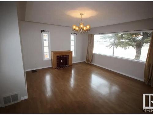 4761 50 Avenue, Vegreville, AB - Indoor Photo Showing Other Room