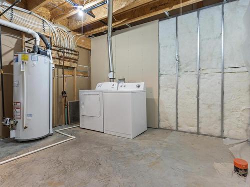 18 1720 Garnett Point, Edmonton, AB - Indoor Photo Showing Laundry Room