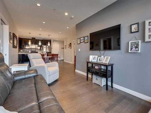 505 10238 103 Street, Edmonton, AB - Indoor Photo Showing Living Room