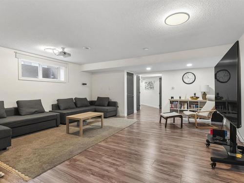 1122 33A Street, Edmonton, AB - Indoor Photo Showing Living Room