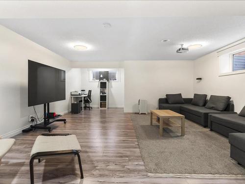 1122 33A Street, Edmonton, AB - Indoor Photo Showing Living Room