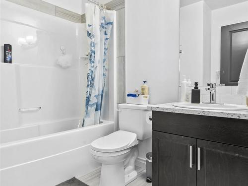 1122 33A Street, Edmonton, AB - Indoor Photo Showing Bathroom