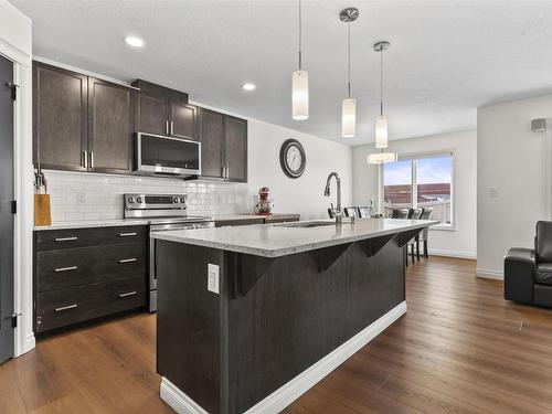 1122 33A Street, Edmonton, AB - Indoor Photo Showing Kitchen With Upgraded Kitchen