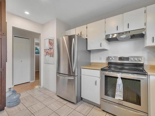 4110 43A Avenue, Leduc, AB - Indoor Photo Showing Kitchen