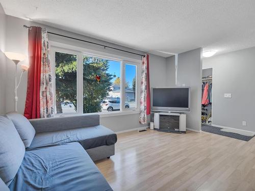 4110 43A Avenue, Leduc, AB - Indoor Photo Showing Living Room