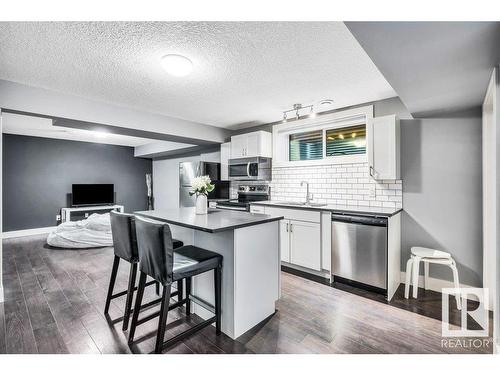 3727 Cherry Loop, Edmonton, AB - Indoor Photo Showing Kitchen