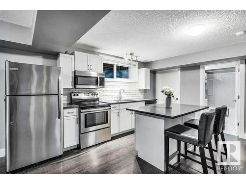 3727 Cherry Loop, Edmonton, AB - Indoor Photo Showing Kitchen