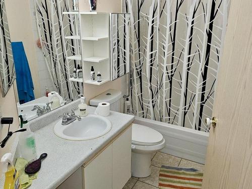 121 9620 174 Street, Edmonton, AB - Indoor Photo Showing Bathroom