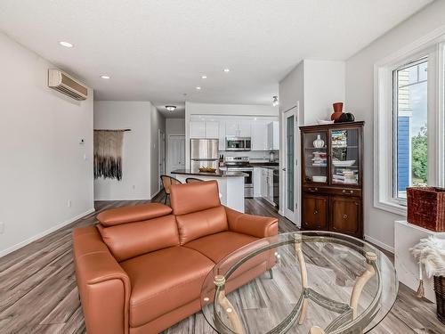 319 12111 51 Avenue, Edmonton, AB - Indoor Photo Showing Living Room