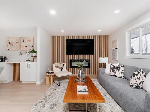 13543 67 Street, Edmonton, AB - Indoor Photo Showing Living Room