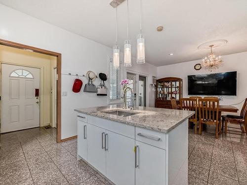 9646 73 Avenue, Edmonton, AB - Indoor Photo Showing Kitchen