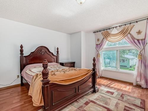 9646 73 Avenue, Edmonton, AB - Indoor Photo Showing Bedroom