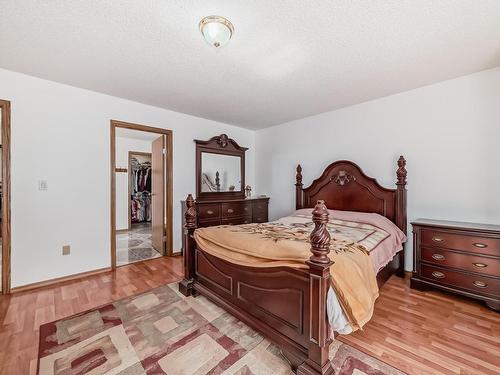 9646 73 Avenue, Edmonton, AB - Indoor Photo Showing Bedroom