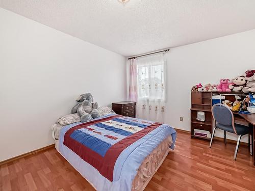 9646 73 Avenue, Edmonton, AB - Indoor Photo Showing Bedroom