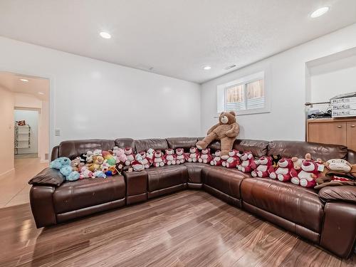 9646 73 Avenue, Edmonton, AB - Indoor Photo Showing Living Room