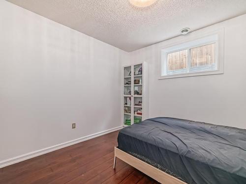 9646 73 Avenue, Edmonton, AB - Indoor Photo Showing Bedroom