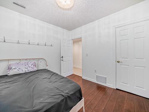 9646 73 Avenue, Edmonton, AB - Indoor Photo Showing Bedroom