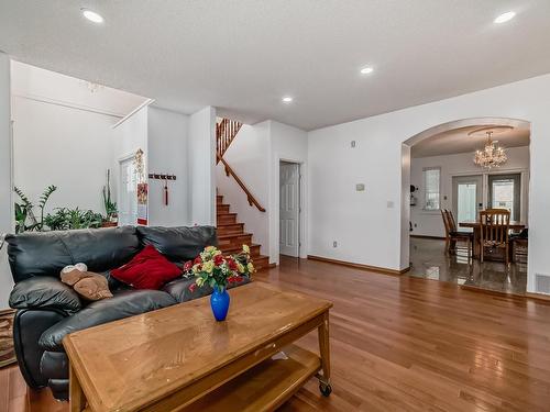 9646 73 Avenue, Edmonton, AB - Indoor Photo Showing Living Room