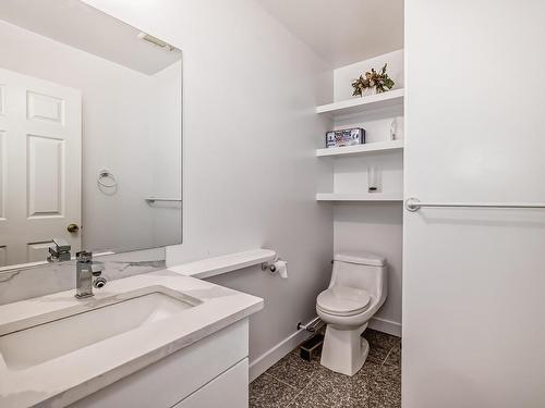 9646 73 Avenue, Edmonton, AB - Indoor Photo Showing Bathroom