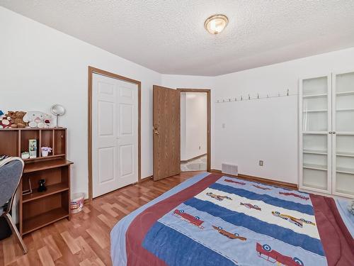 9646 73 Avenue, Edmonton, AB - Indoor Photo Showing Bedroom