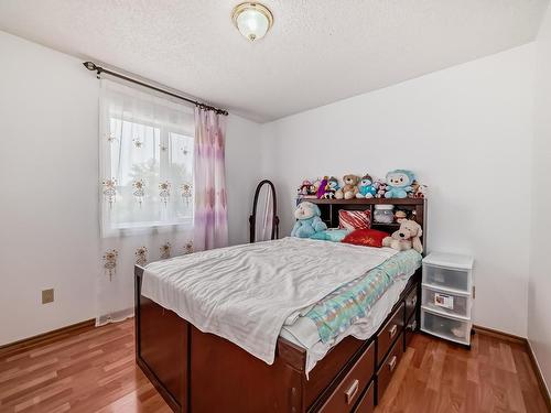 9646 73 Avenue, Edmonton, AB - Indoor Photo Showing Bedroom