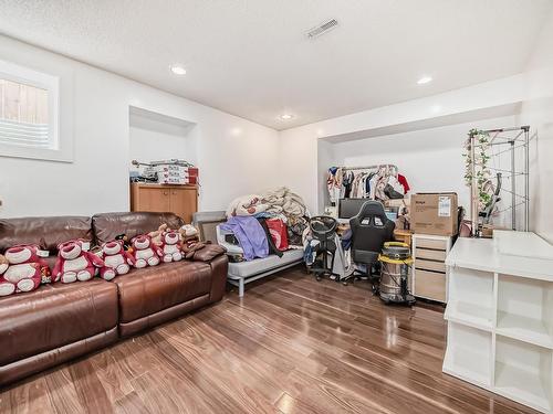 9646 73 Avenue, Edmonton, AB - Indoor Photo Showing Living Room