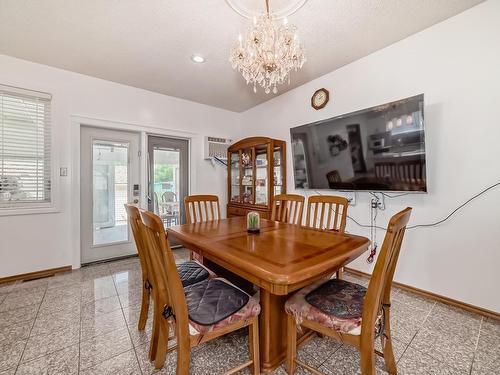 9646 73 Avenue, Edmonton, AB - Indoor Photo Showing Dining Room