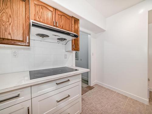 9646 73 Avenue, Edmonton, AB - Indoor Photo Showing Kitchen