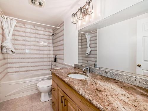 9646 73 Avenue, Edmonton, AB - Indoor Photo Showing Bathroom