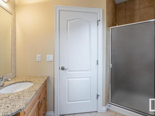 7507 162 Avenue, Edmonton, AB - Indoor Photo Showing Bathroom