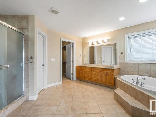 7507 162 Avenue, Edmonton, AB - Indoor Photo Showing Bathroom