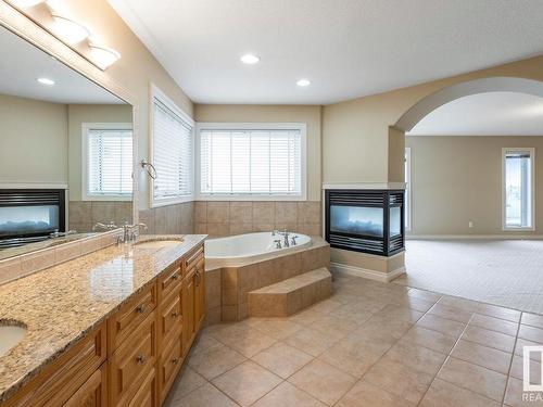 7507 162 Avenue, Edmonton, AB - Indoor Photo Showing Bathroom