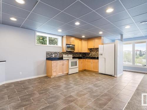 7507 162 Avenue, Edmonton, AB - Indoor Photo Showing Kitchen