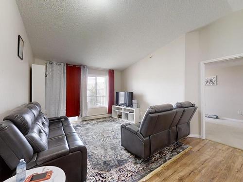 425 111 Edwards Drive, Edmonton, AB - Indoor Photo Showing Living Room