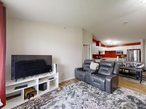 425 111 Edwards Drive, Edmonton, AB - Indoor Photo Showing Living Room