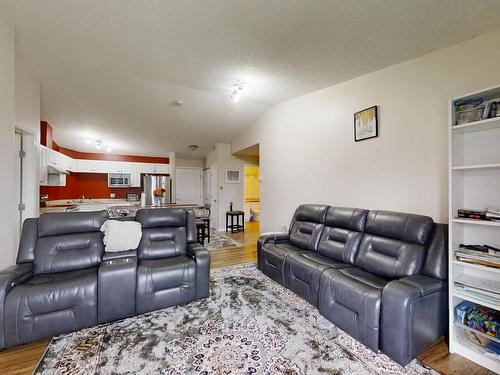 425 111 Edwards Drive, Edmonton, AB - Indoor Photo Showing Living Room