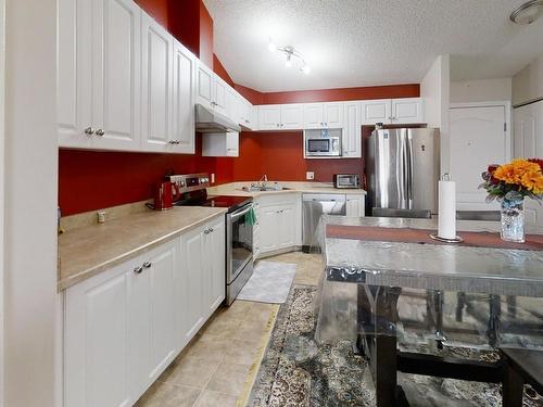 425 111 Edwards Drive, Edmonton, AB - Indoor Photo Showing Kitchen