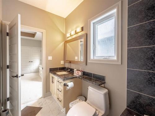 839 Wildwood Crescent, Edmonton, AB - Indoor Photo Showing Bathroom