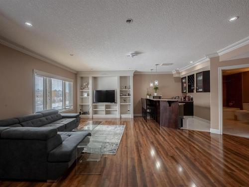 839 Wildwood Crescent, Edmonton, AB - Indoor Photo Showing Living Room