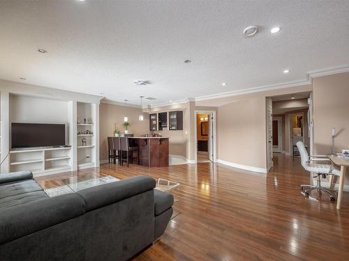 839 Wildwood Crescent, Edmonton, AB - Indoor Photo Showing Living Room