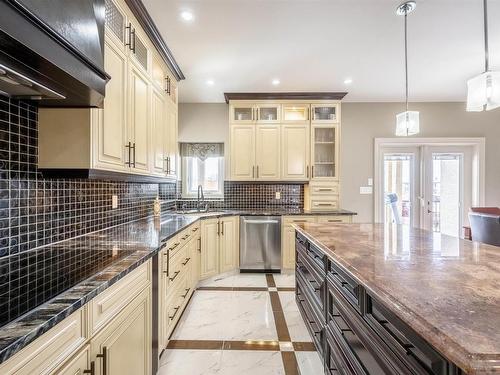 839 Wildwood Crescent, Edmonton, AB - Indoor Photo Showing Kitchen With Upgraded Kitchen