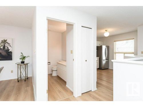 1859 Mill Woods Road E, Edmonton, AB - Indoor Photo Showing Kitchen