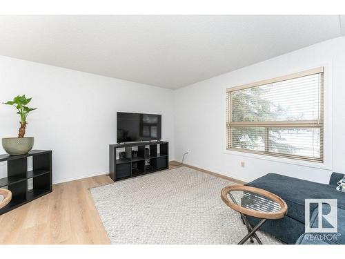 1859 Mill Woods Road E, Edmonton, AB - Indoor Photo Showing Living Room