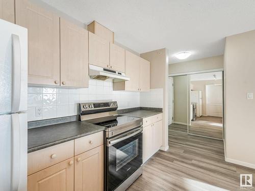 409 592 Hooke Road Nw, Edmonton, AB - Indoor Photo Showing Kitchen