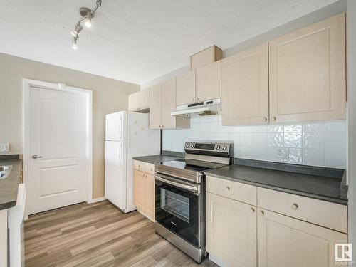 409 592 Hooke Road Nw, Edmonton, AB - Indoor Photo Showing Kitchen