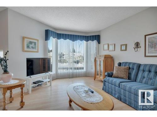 18411 77 Avenue, Edmonton, AB - Indoor Photo Showing Living Room