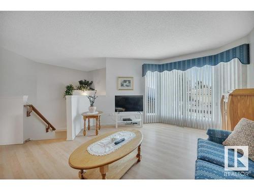 18411 77 Avenue, Edmonton, AB - Indoor Photo Showing Living Room