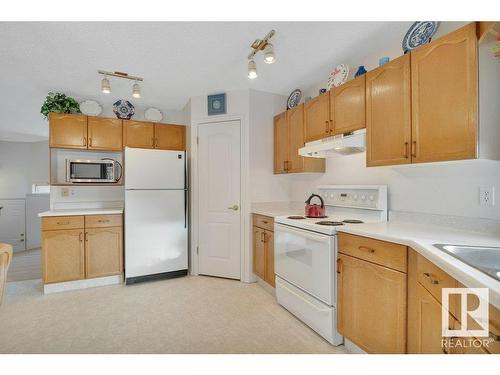 18411 77 Avenue, Edmonton, AB - Indoor Photo Showing Kitchen