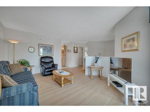 18411 77 Avenue, Edmonton, AB - Indoor Photo Showing Living Room