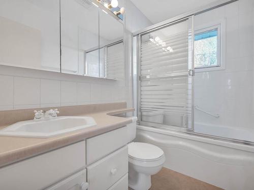 9322 158 Street, Edmonton, AB - Indoor Photo Showing Bathroom